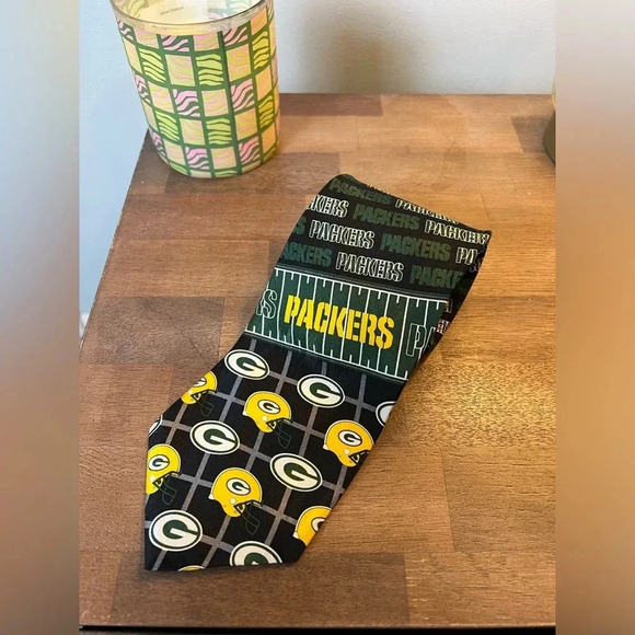 BNWT 1996 Vintage RV Sport Packers Green and Yellow Tie - Picture 1 of 6